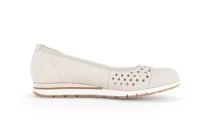'22.412.31' women's perforated loafer - Beige