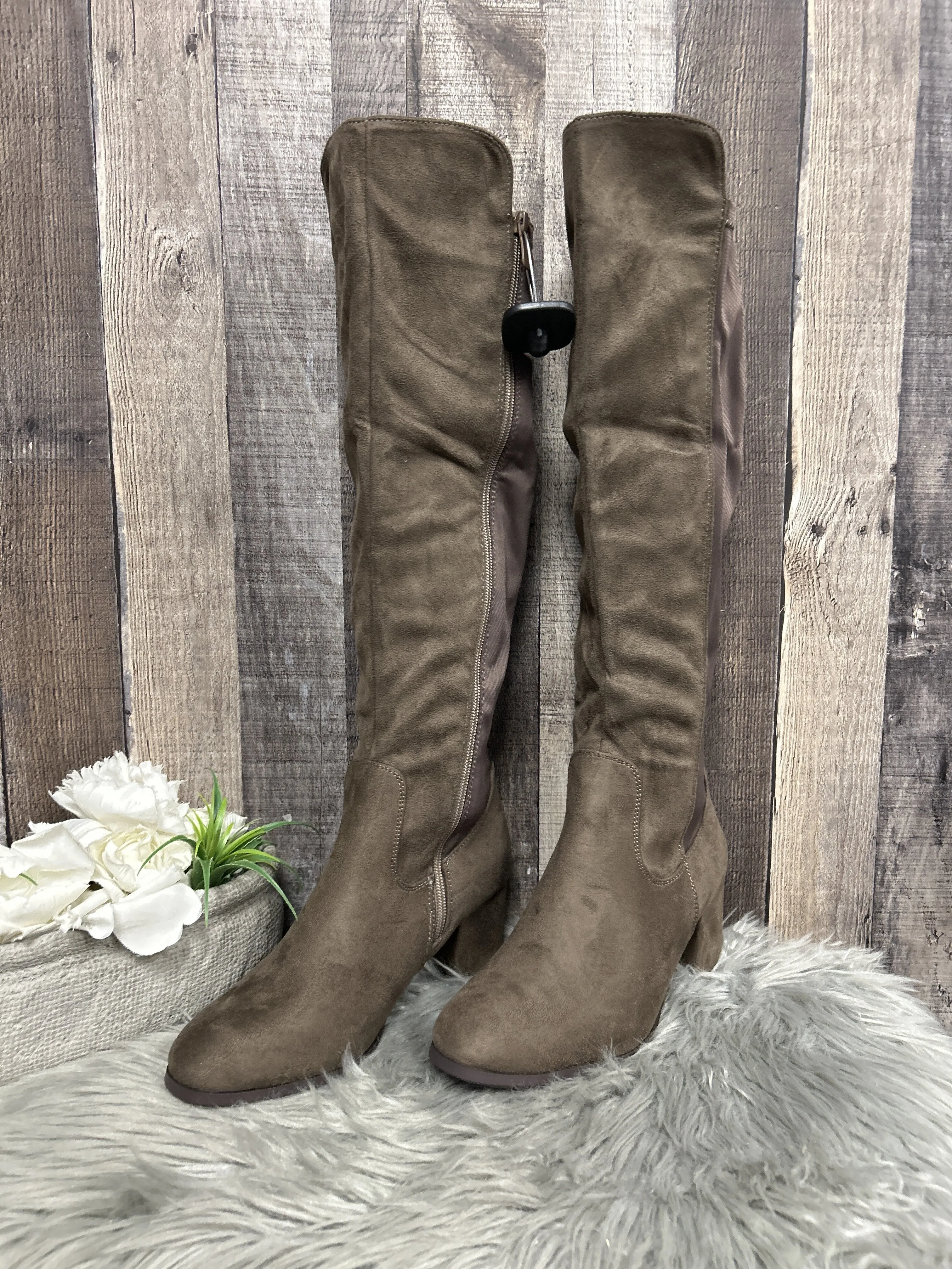 Boots Knee Heels By Cme  Size: 8