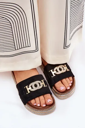 Decorative golden detail sandals