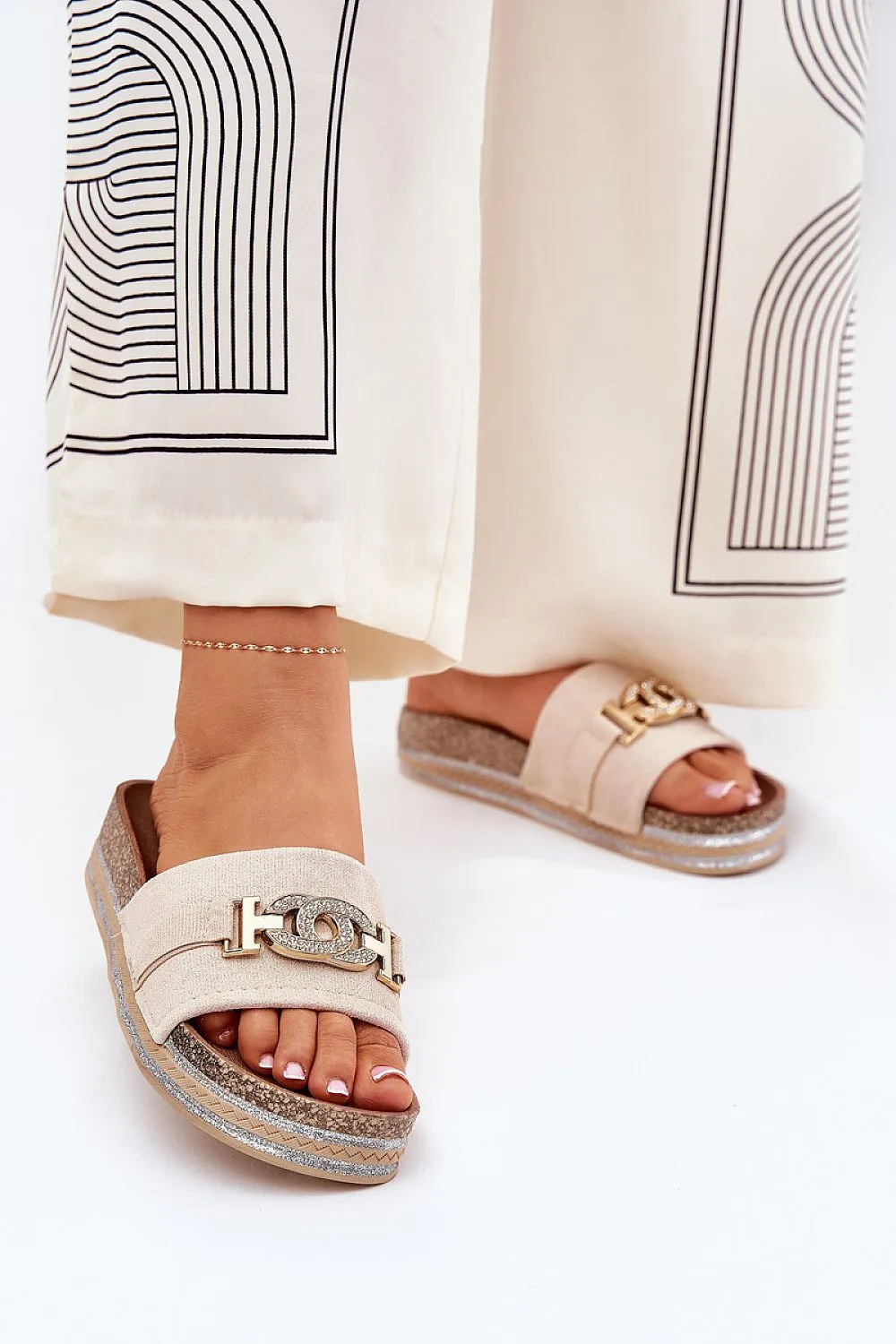 Decorative golden detail sandals