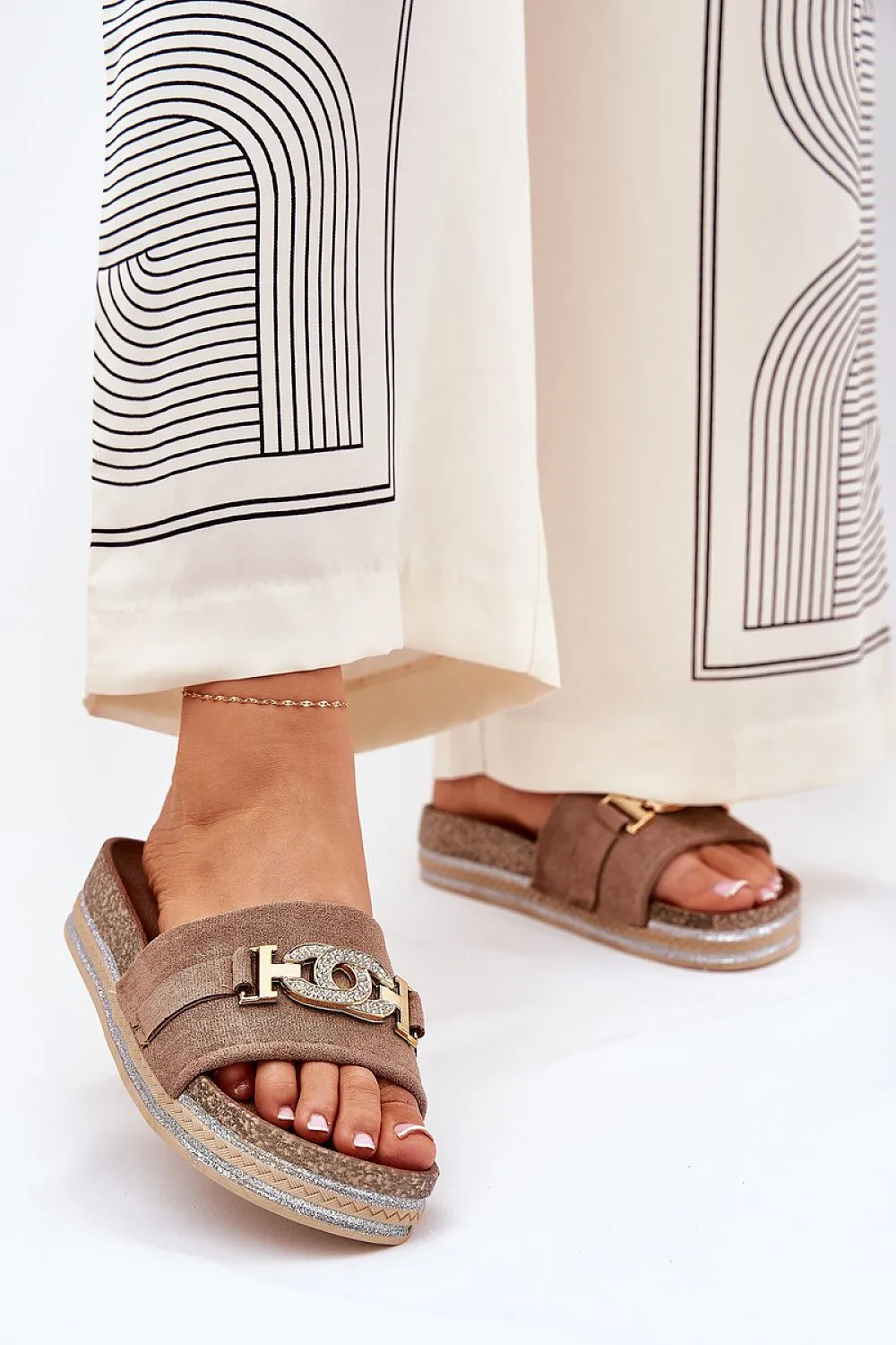 Decorative golden detail sandals