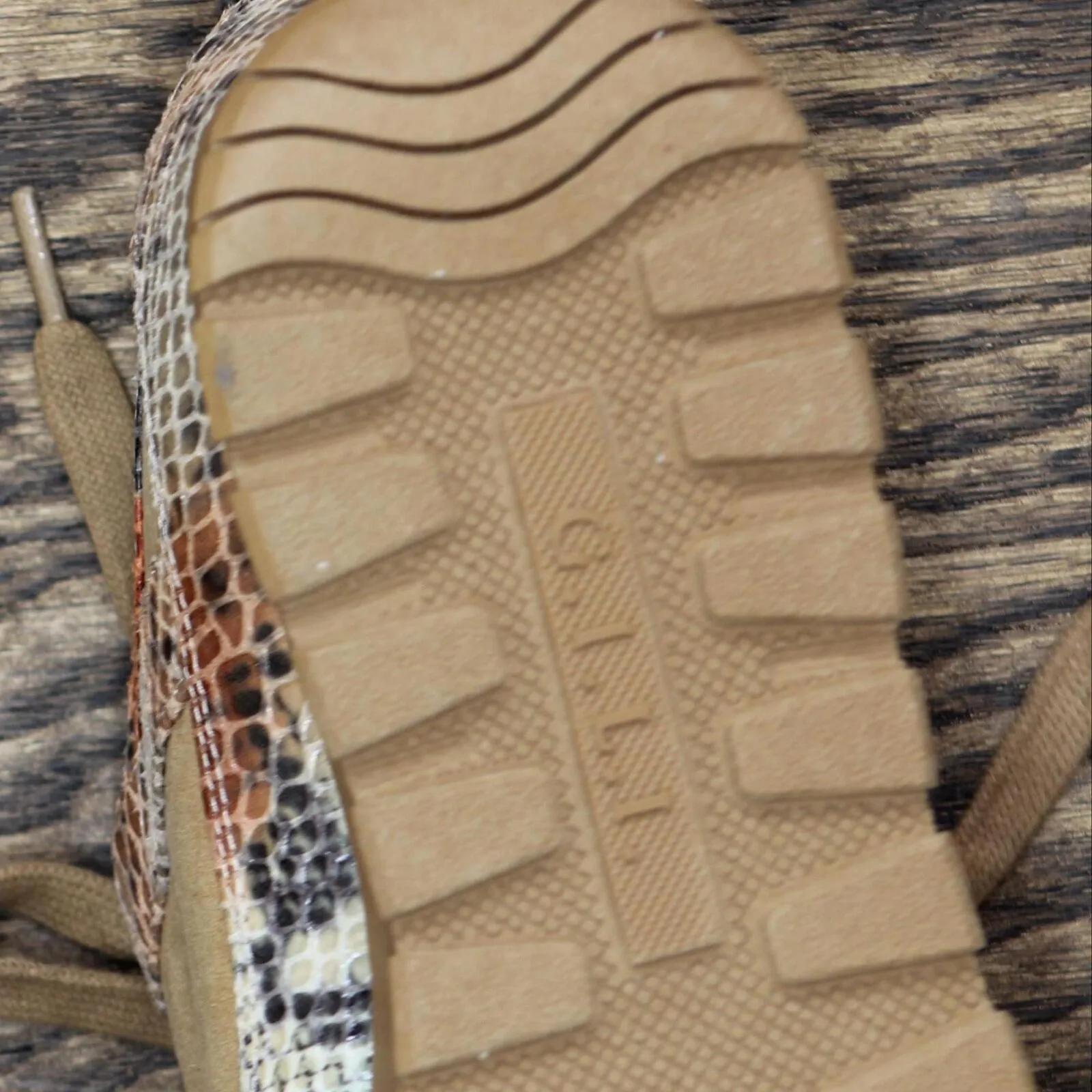 G.I.L.I. Womens Snake Print Suede Low Top Sneakers Caramel Brown 6.5M