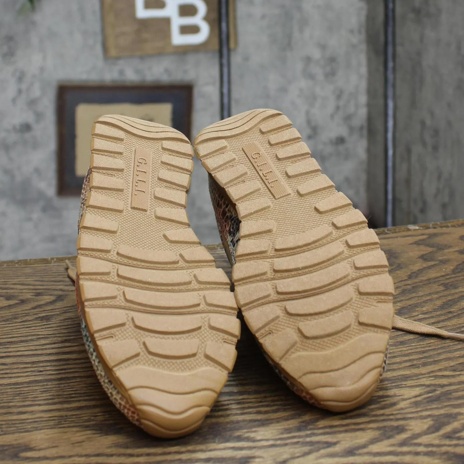 G.I.L.I. Womens Snake Print Suede Low Top Sneakers Caramel Brown 6.5M