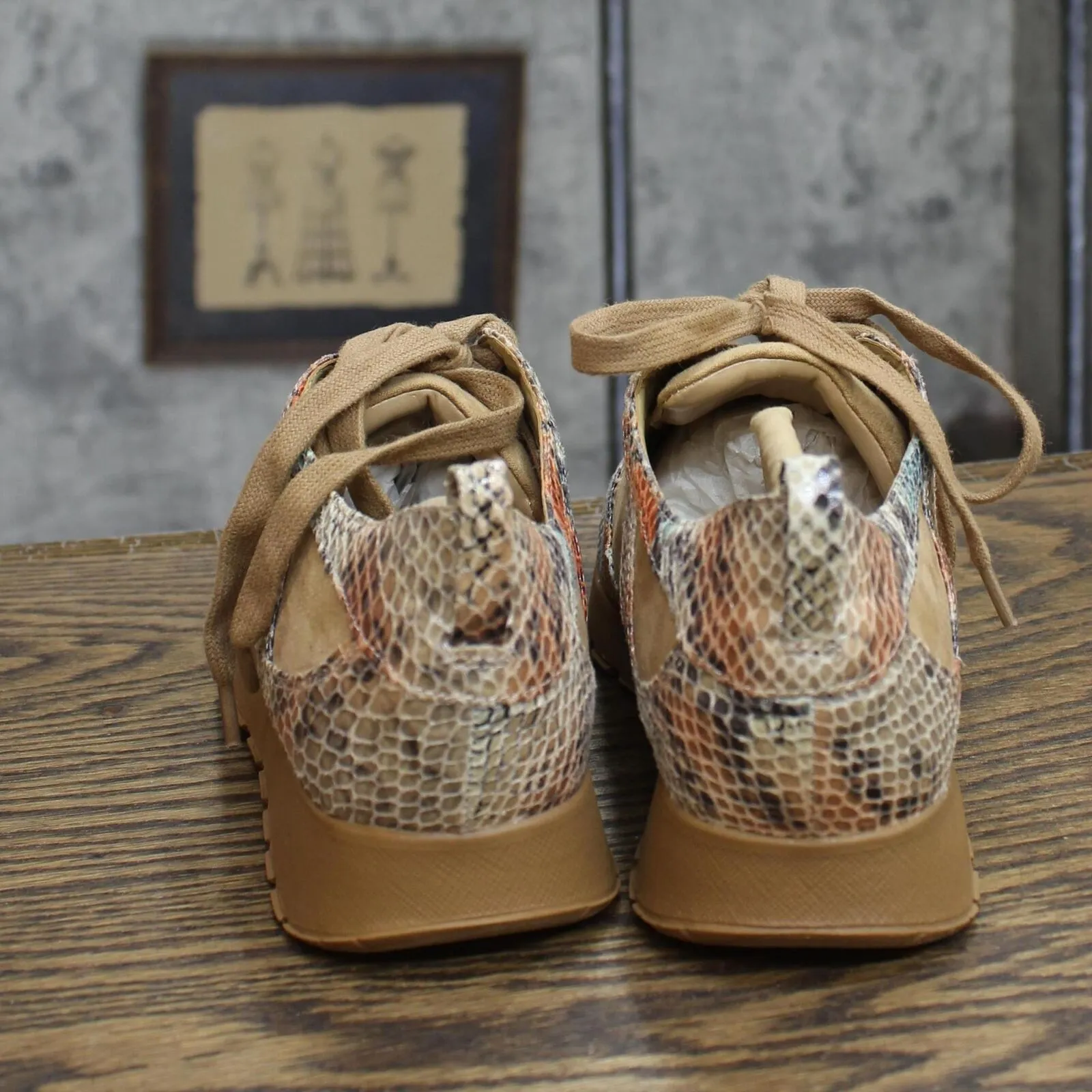 G.I.L.I. Womens Snake Print Suede Low Top Sneakers Caramel Brown 6.5M