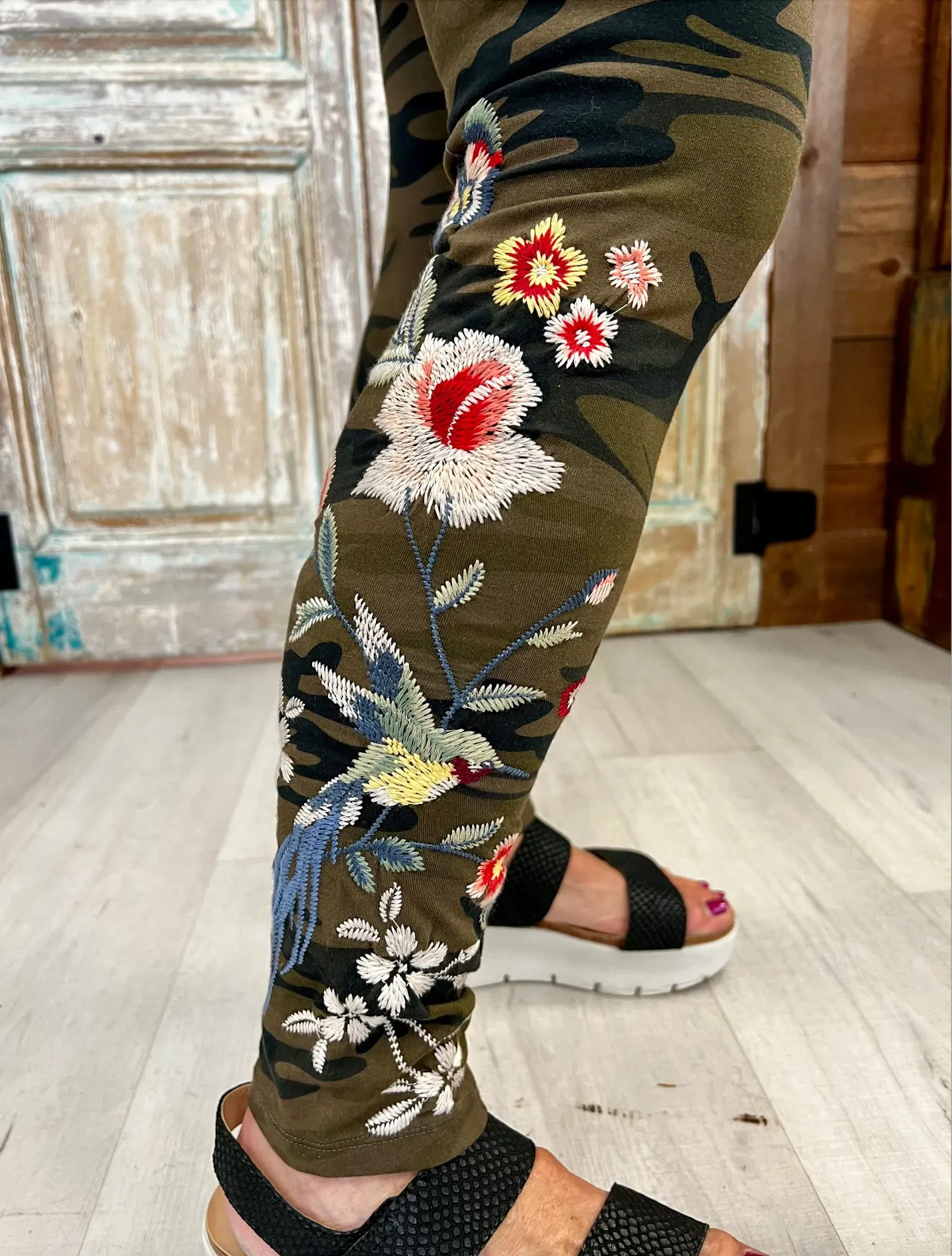 Johnny Was Jailyn Legging Molly Camo Floral Leggings Pants Embroidery Flower NEW