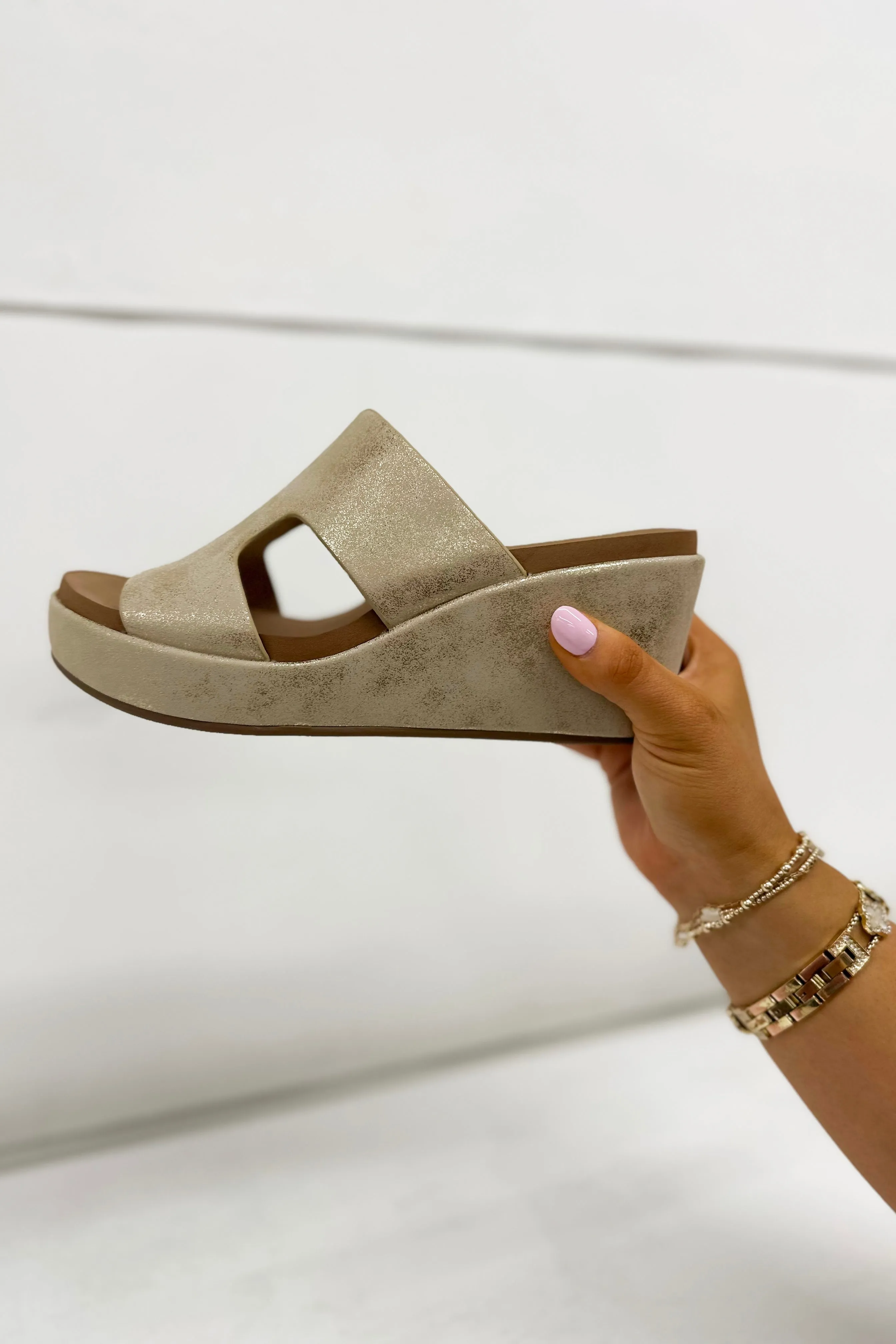 Pucker Up Platform Wedge Gold Metallic