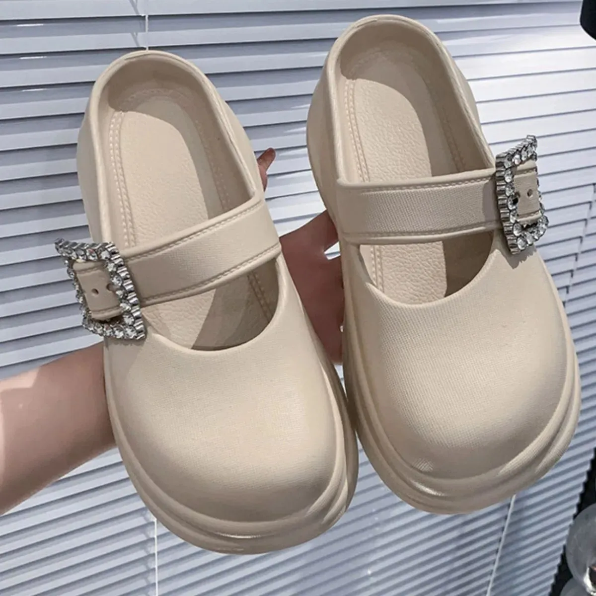 Round Toe Platform Sandals