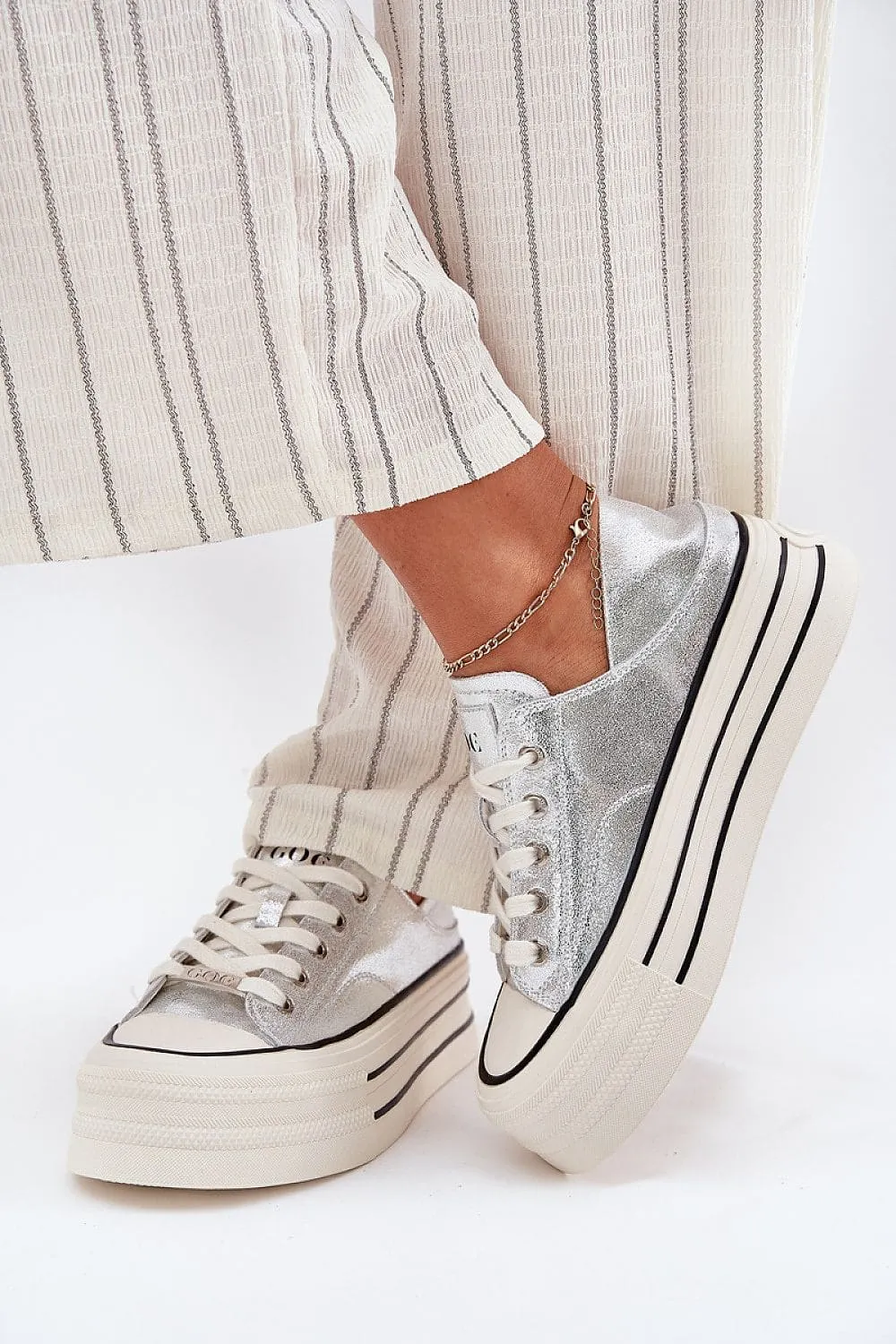 Sneakers Step in style