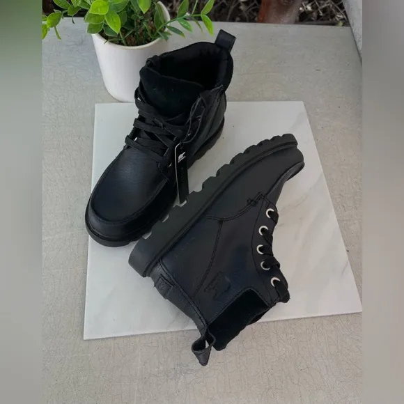 SOREL🍁🍂Madson Moc Toe black boots Waterproof size 1