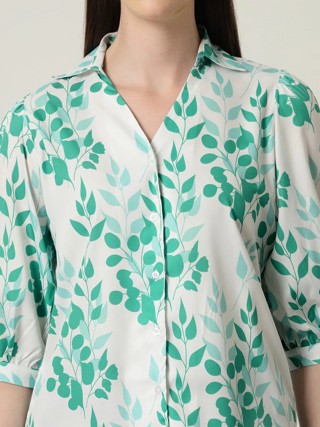 Style Quotient Women White And Green Floral Printed Polycrepe Regular Fit Formal Shirt