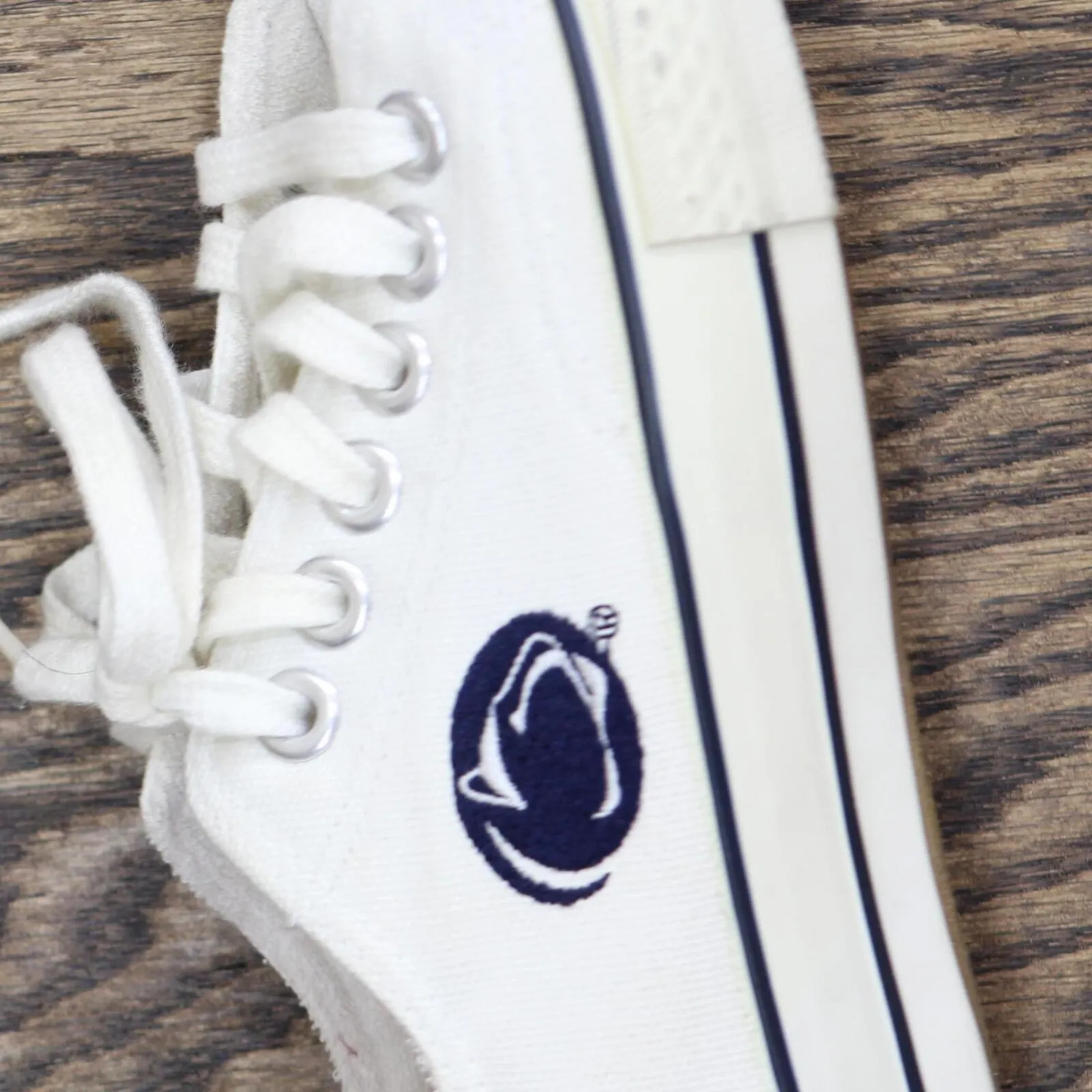 Team Shoe Womens Vintage Penn State Nittany Lions Low Top Sneakers White 6.5M