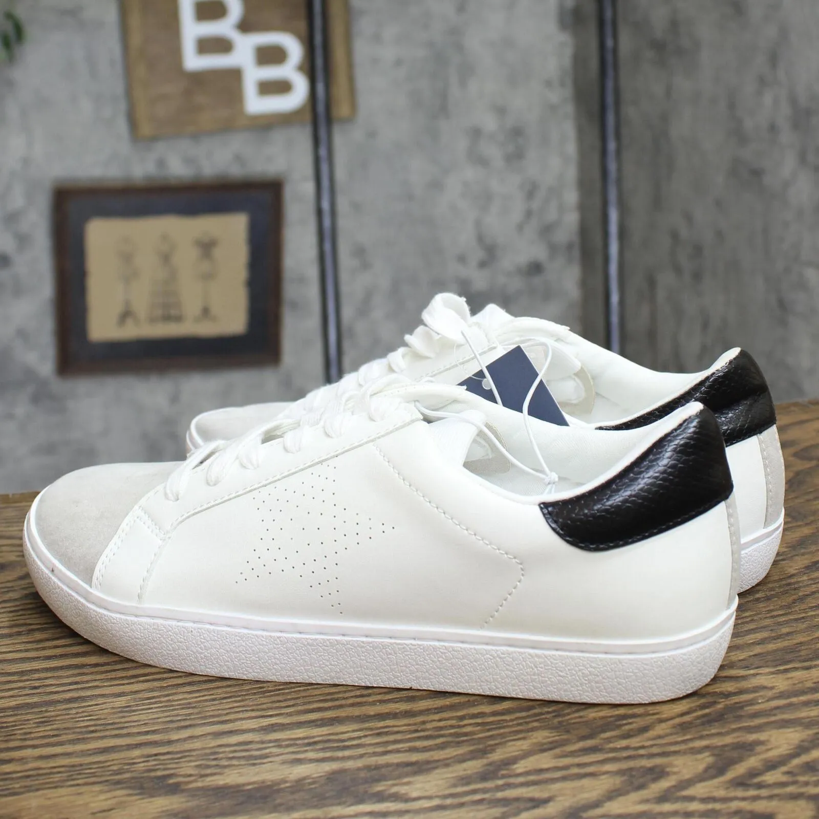 Universal Thread Women's Candace Lace-Up Sneakers 87930850 White 9.5M
