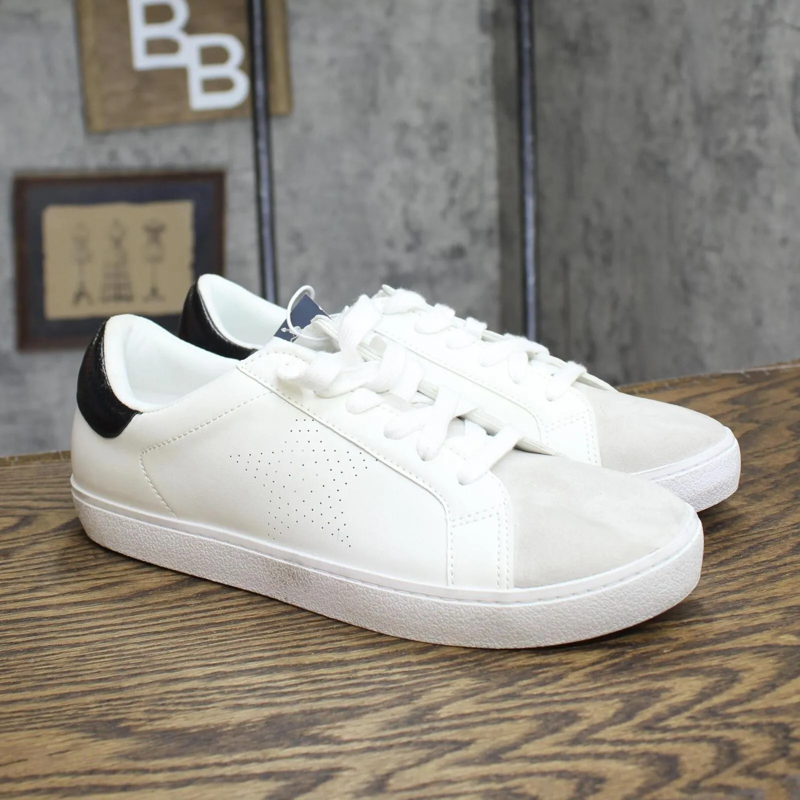 Universal Thread Women's Candace Lace-Up Sneakers 87930850 White 9.5M