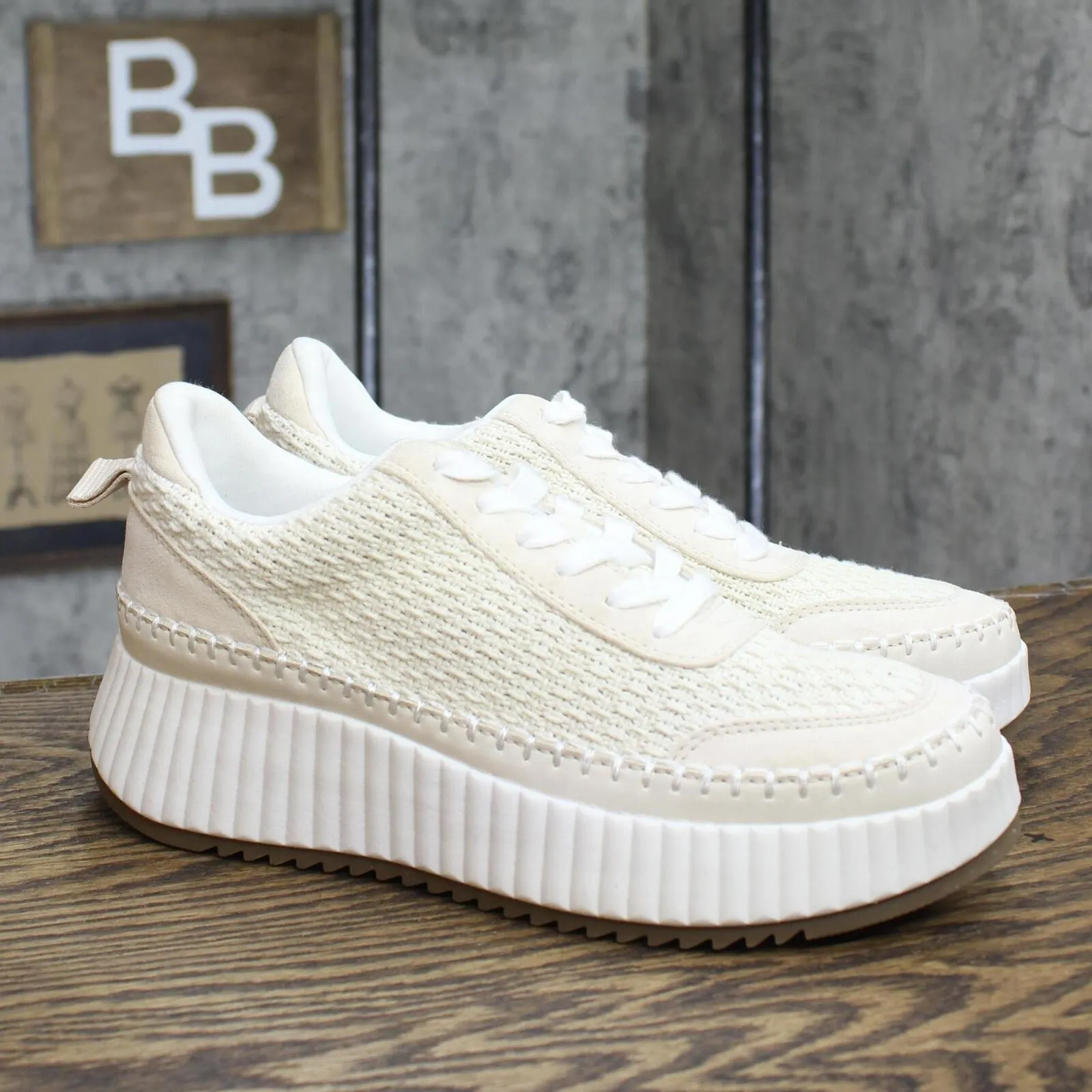 Universal Threads Womens Textured Lace Up Sneakers 166a322a465777 Off White 8.5